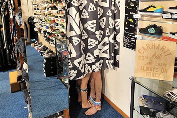 Unclad-couple-caught-having-sex-Google-Street-View-in-a-French-shop