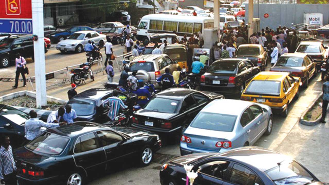 Fuel Scarcity Lagos - Fuel sells N180/litre as NNPC cuts supplies