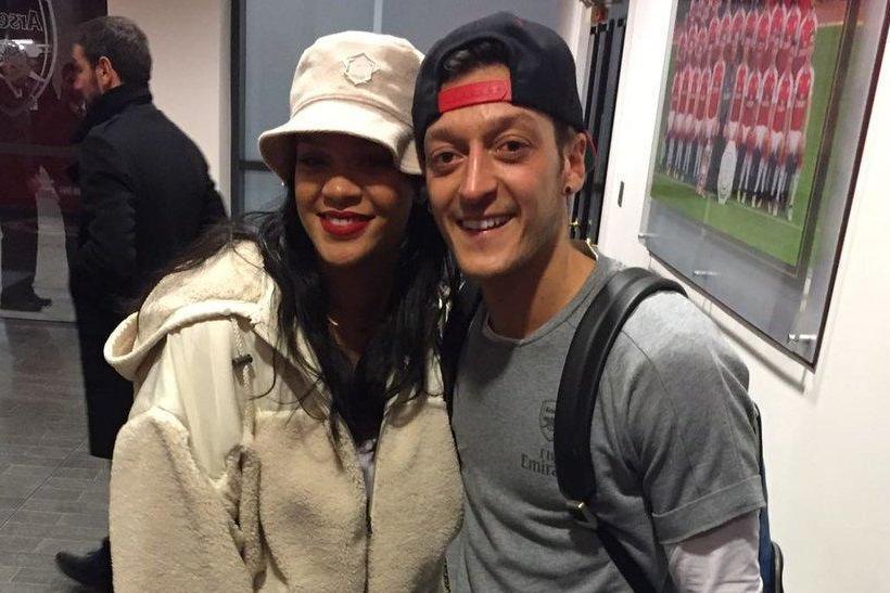 rihanna-mesut-ozil-TrendysturvsBlog
