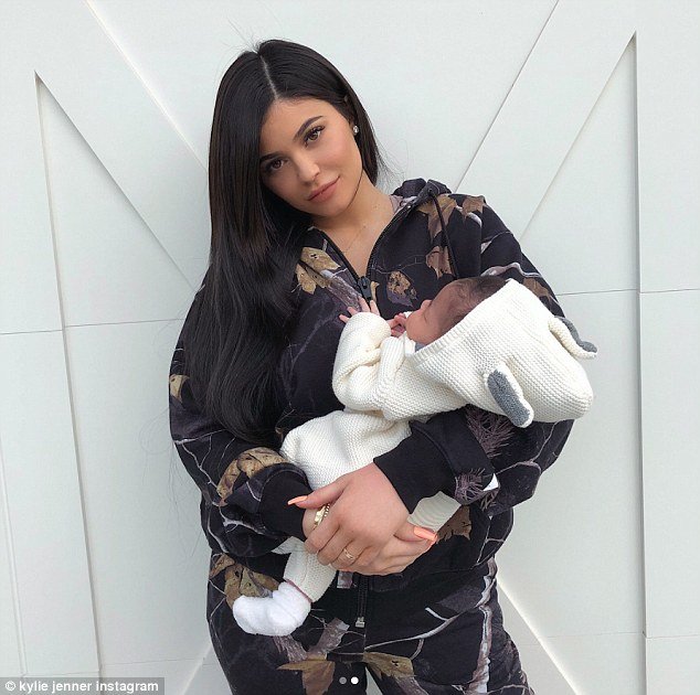 Kylie-Cradles-Daughter-Stormi-tsb.com.ng