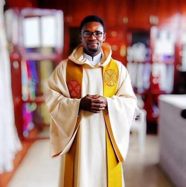 Some of you mistake "thou shall not judge" for "thou shall not say the truth" - Nigerian Catholic priest says Prophet Odumeje is not a Christian but a clown tsbnews.com1