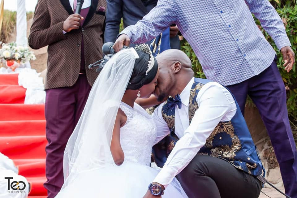 Zimbabwean woman, Sinikiwe Kademaunga born without limbs shares photos from her wedding