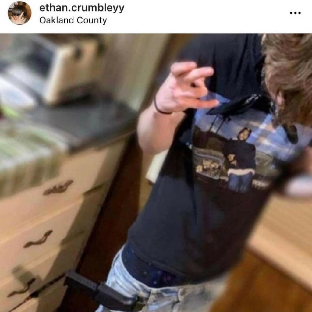 photos show oxford high school shooter ethan crumbley posing with gun before sharing countdown to the school shooting tsbnews com