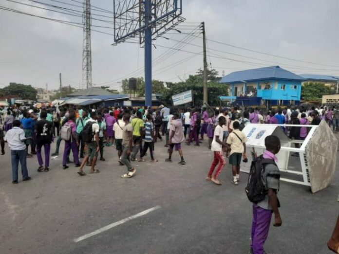 Two Secondary School Students Killed & 12 Injured In Lagos Truck Accident - Police