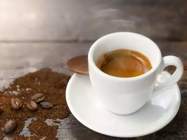 Why coffee stains the teeth and what you can do about it