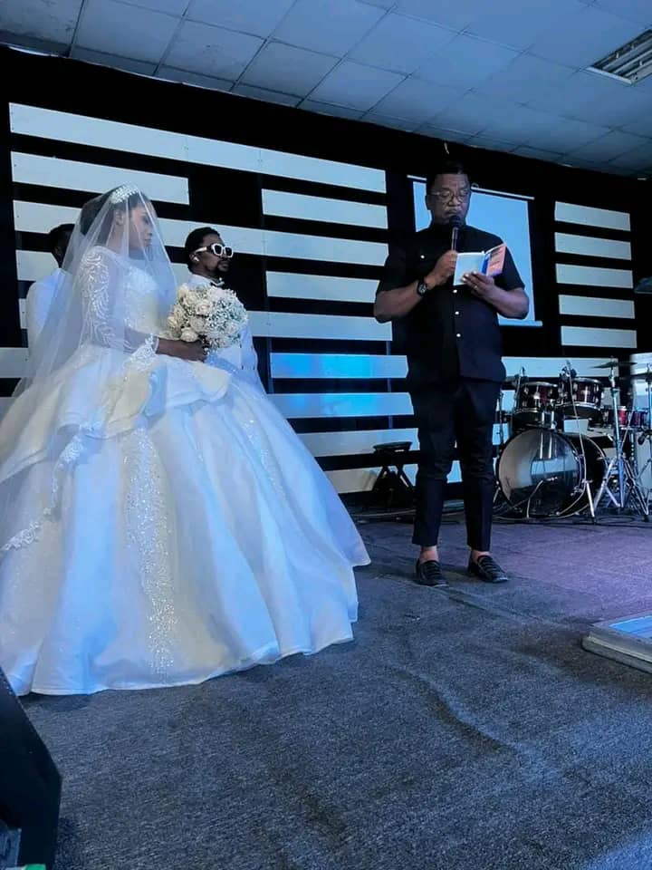 Nigerian couple holds church wedding with just 10 guests (Photos)